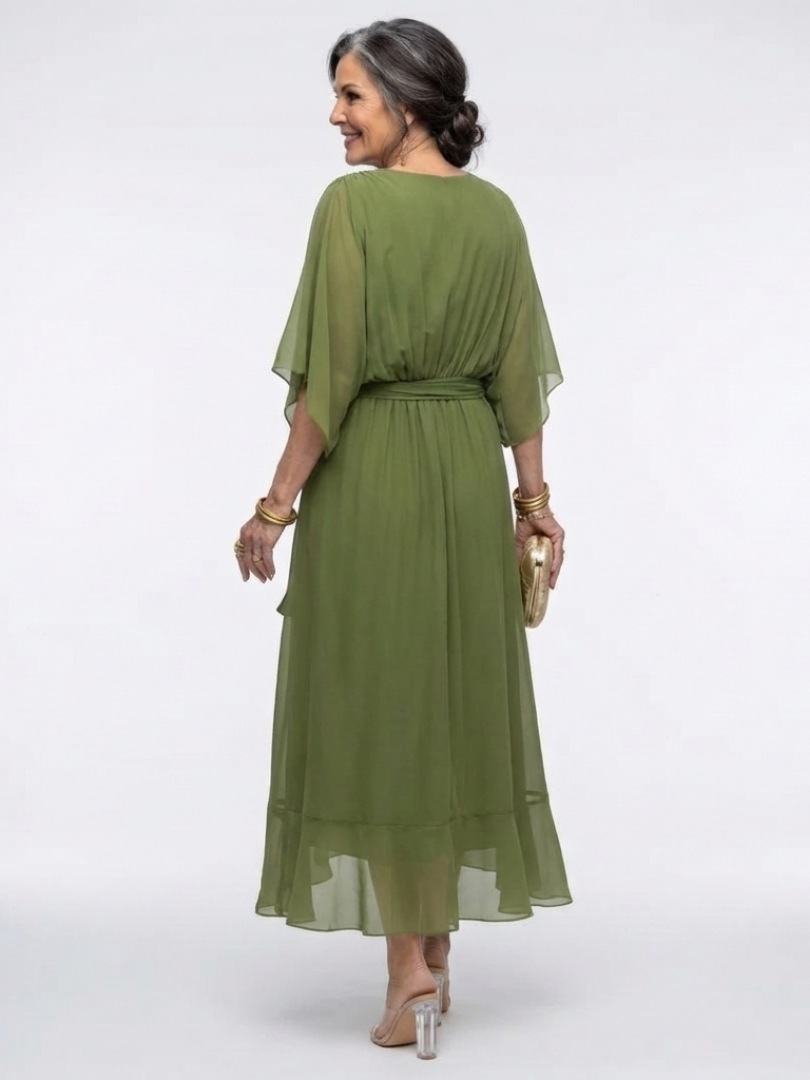 Vestido midi cruzado elegante con mangas kimono y lazada en la cintura