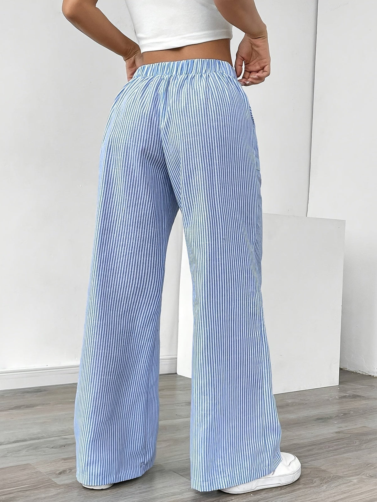 Pantalones anchos holgados a rayas con cordón y bolsillos de parche
