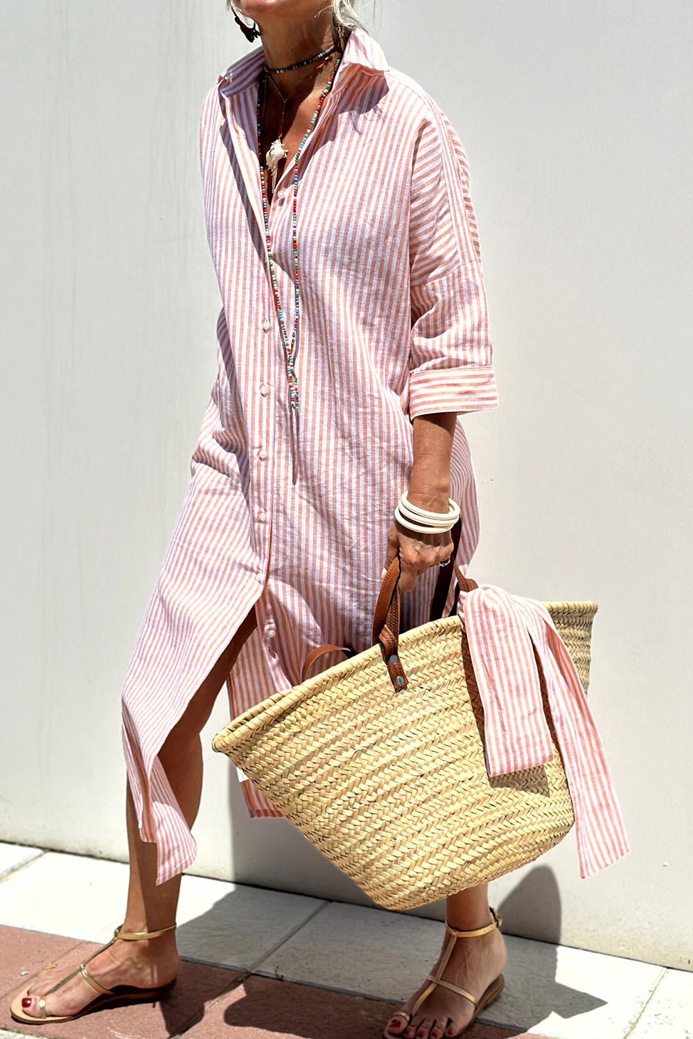 Vestido camisero oversize a rayas con aberturas laterales y manga larga