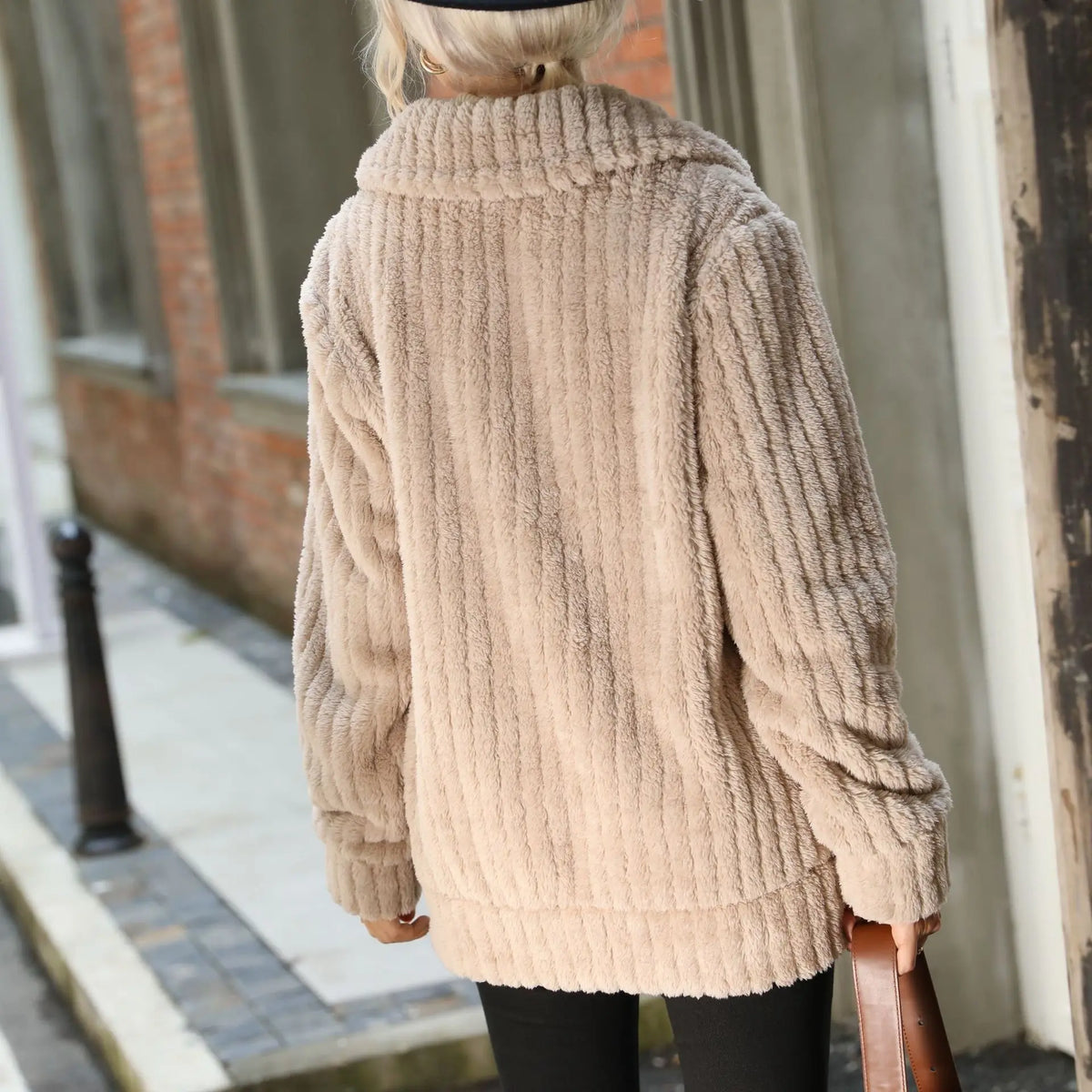 Chaqueta texturizada y acogedora para mujer