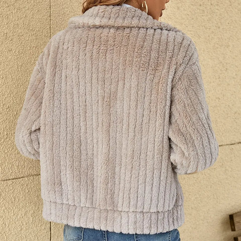 Chaqueta texturizada y acogedora para mujer