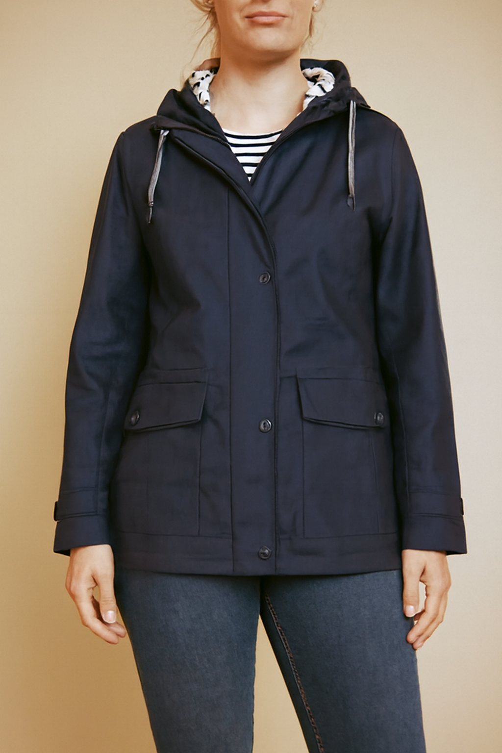 Chaqueta impermeable con capucha para mujer