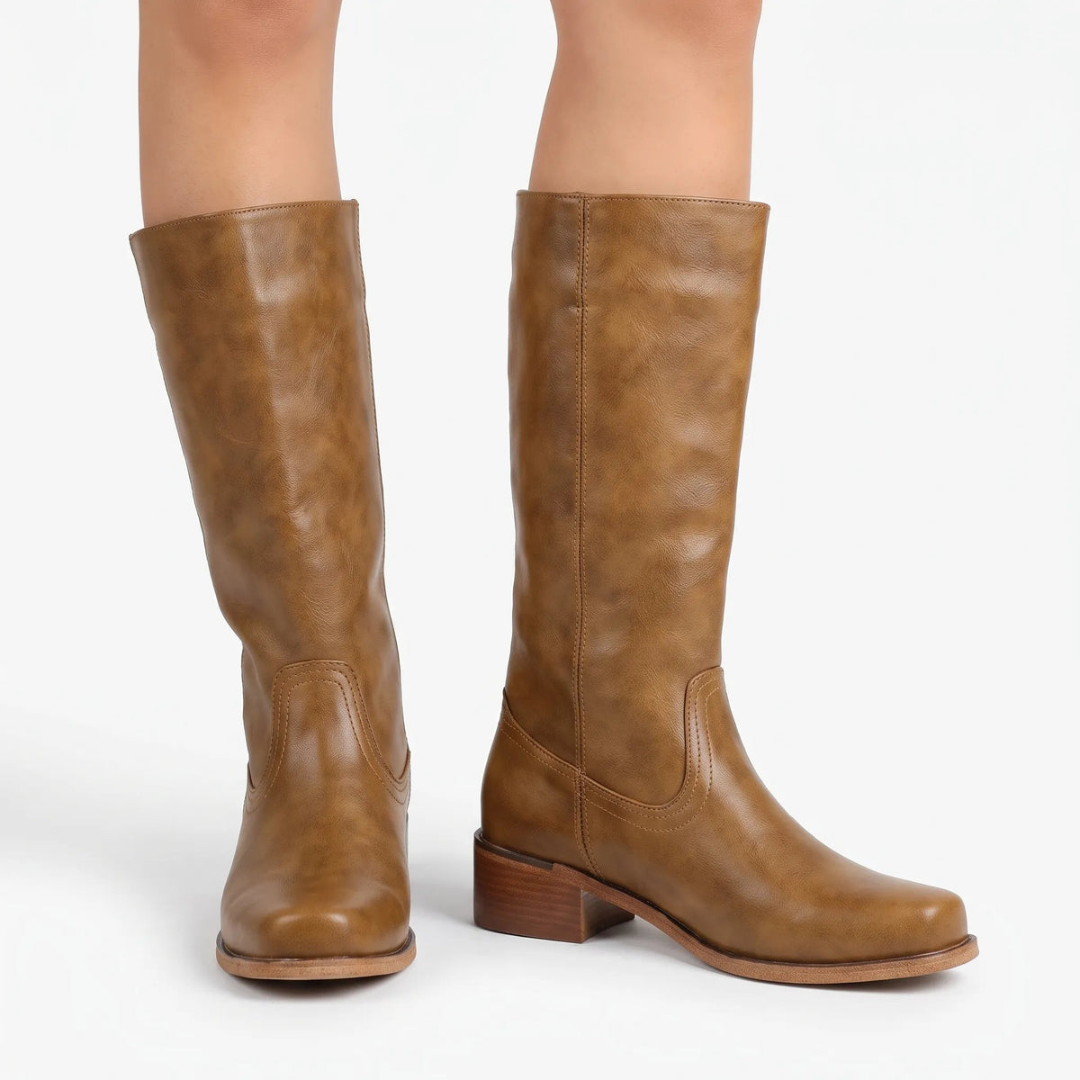 Botas altas hasta la rodilla color camel con tacón ancho