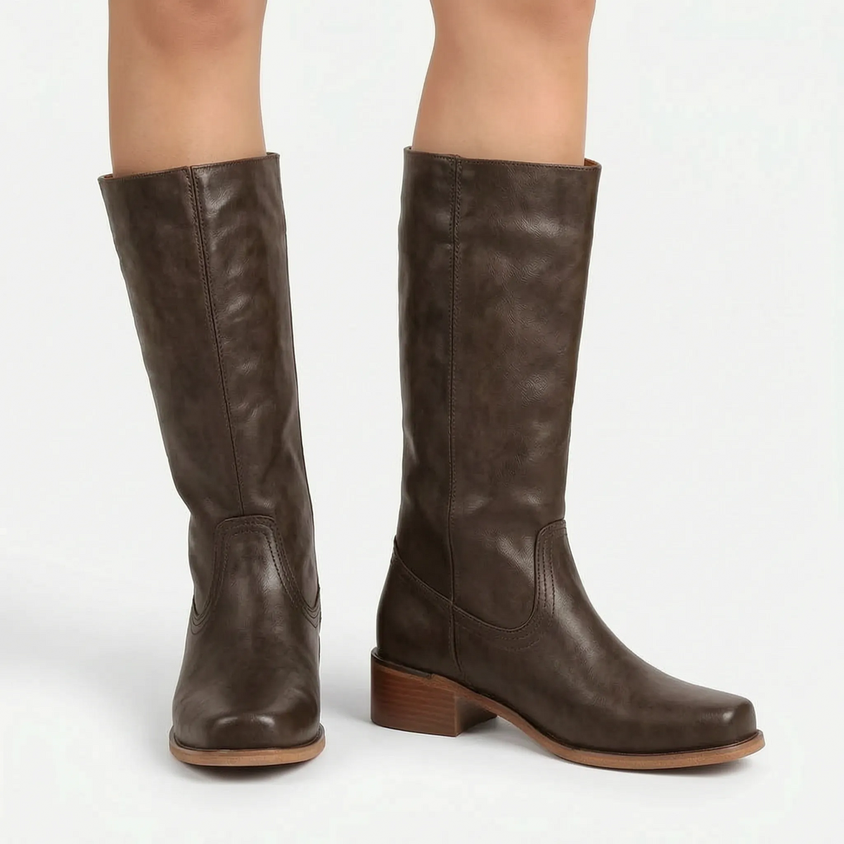 Botas altas hasta la rodilla color camel con tacón ancho