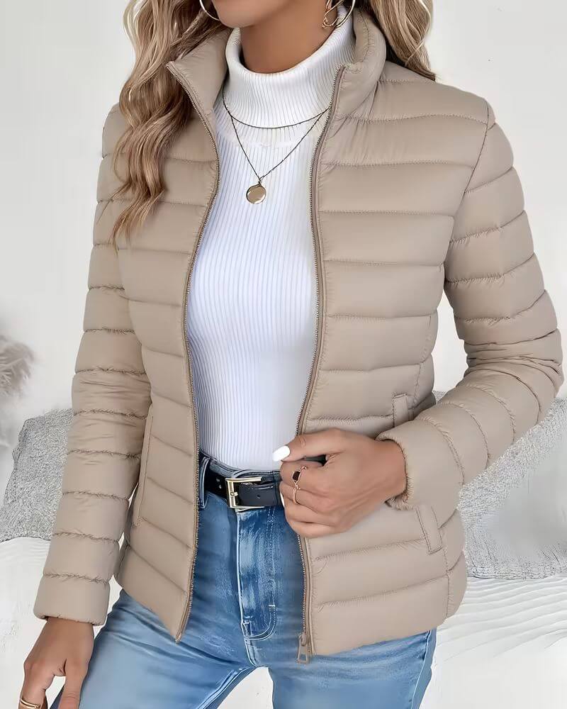 Chaqueta acolchada ligera con cuello alto