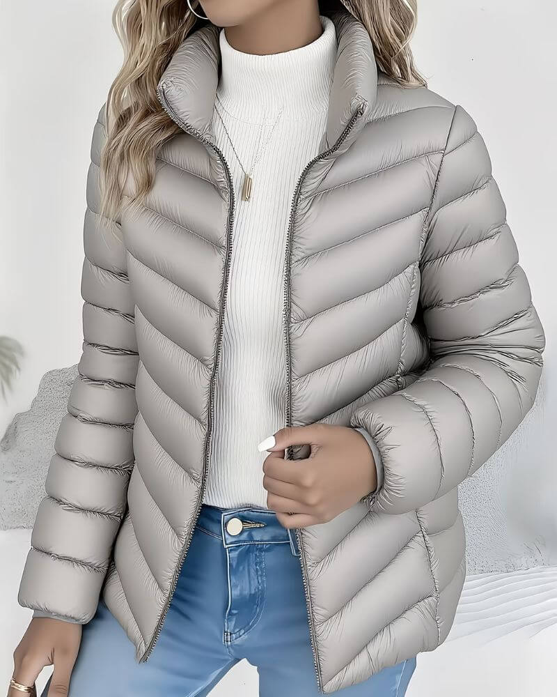 Chaqueta acolchada ligera con cuello alto